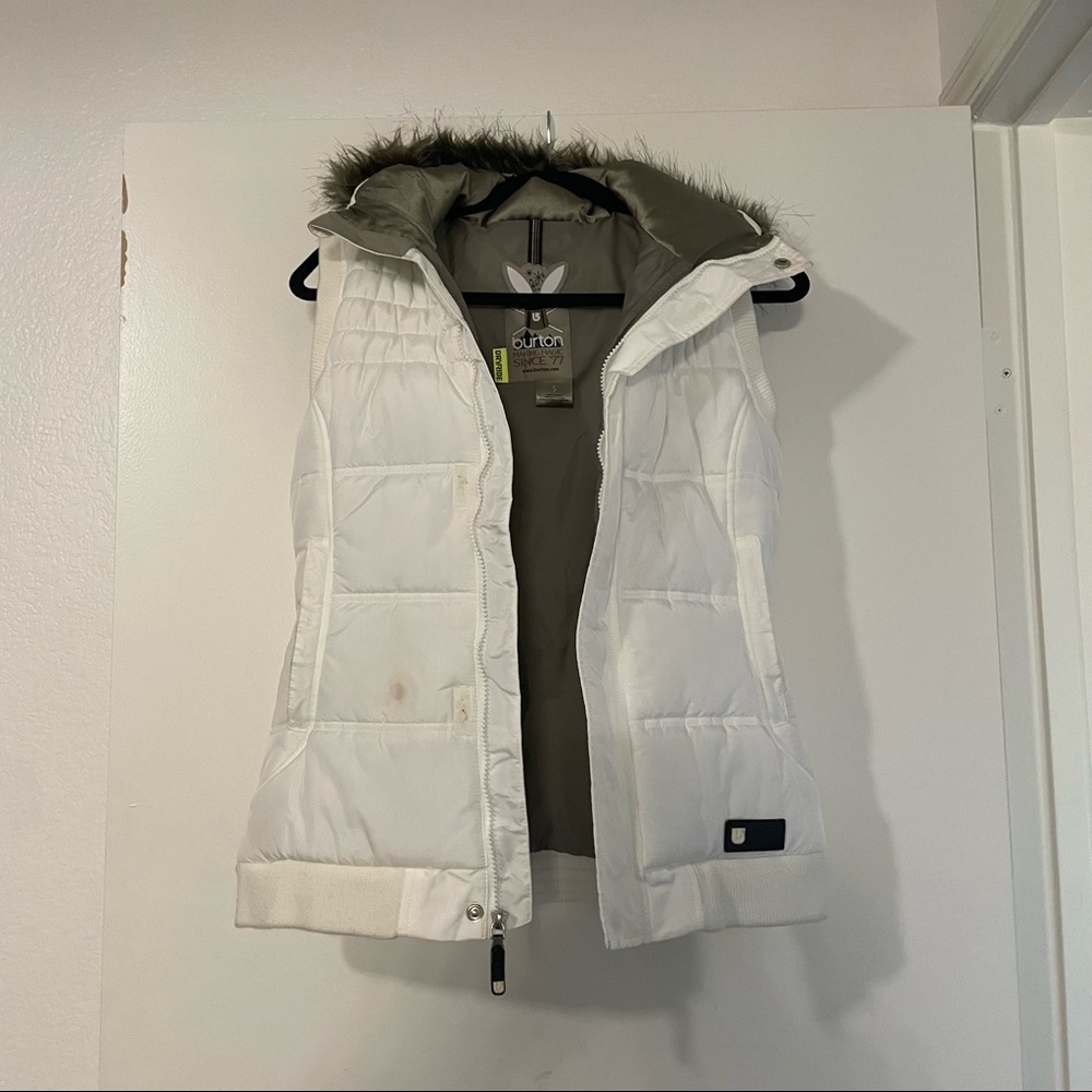 Burton Puffer Vest White (minor stain) size small